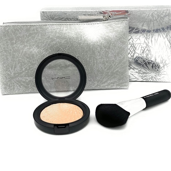 New MAC Firelit Kit Makeup Gift Set, Champagne - Picture 8 of 11